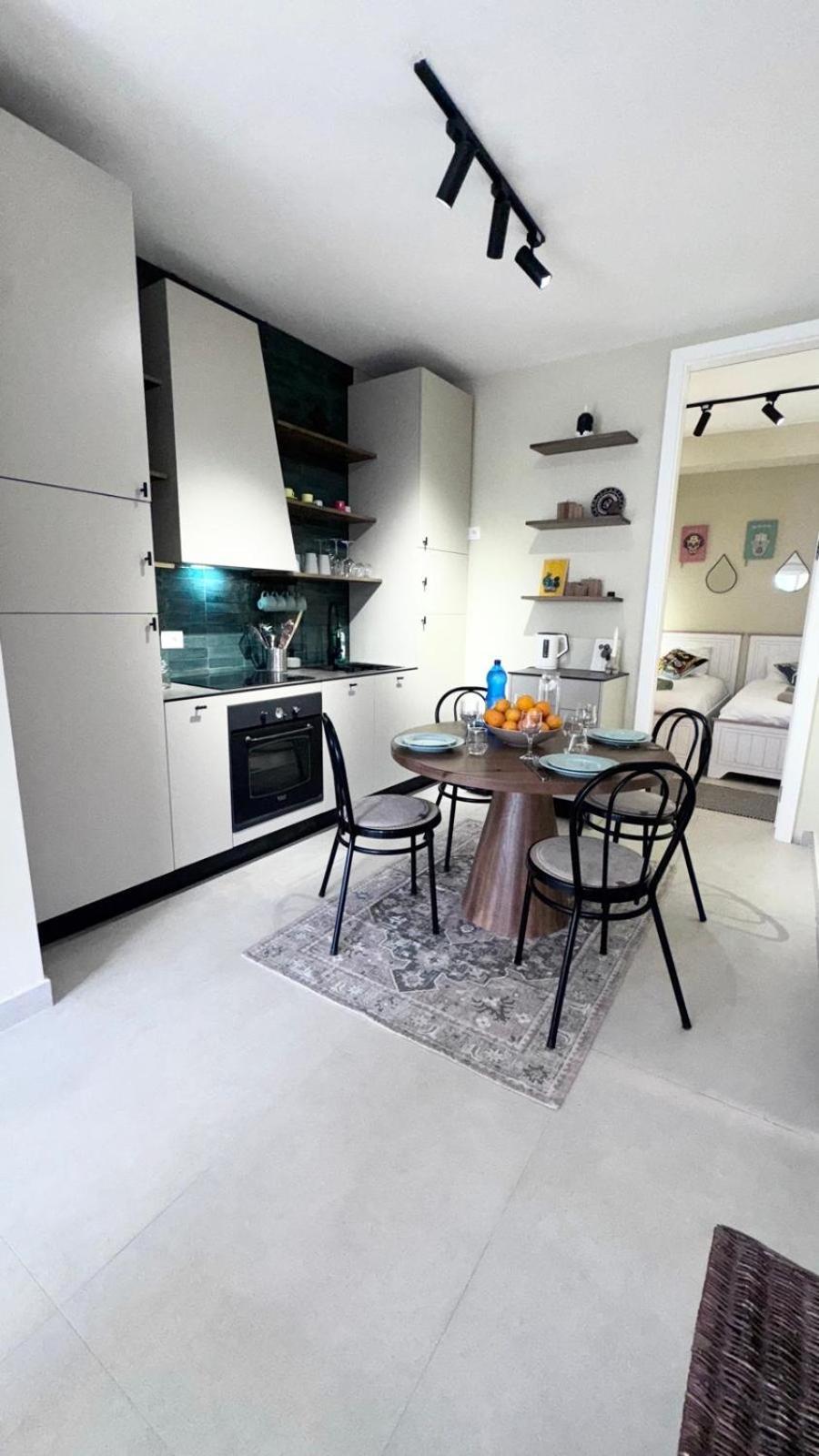 Newly Renovated Apartment Olive Dhermi Exterior photo